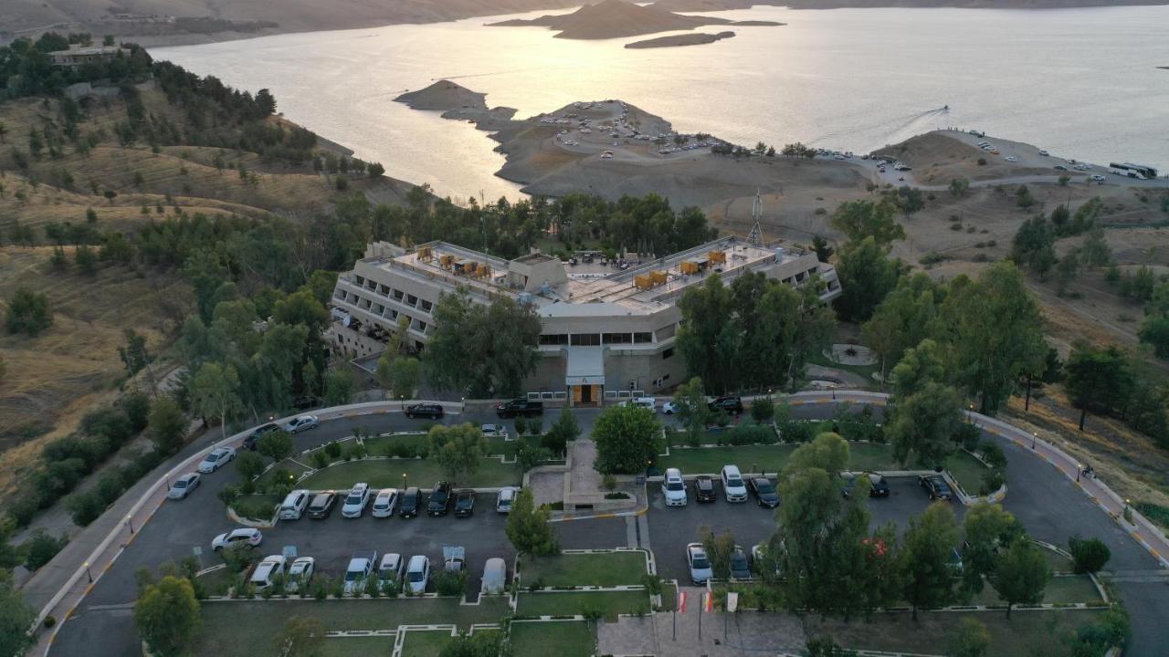 Ashur Hotel Dukhan Buitenkant foto