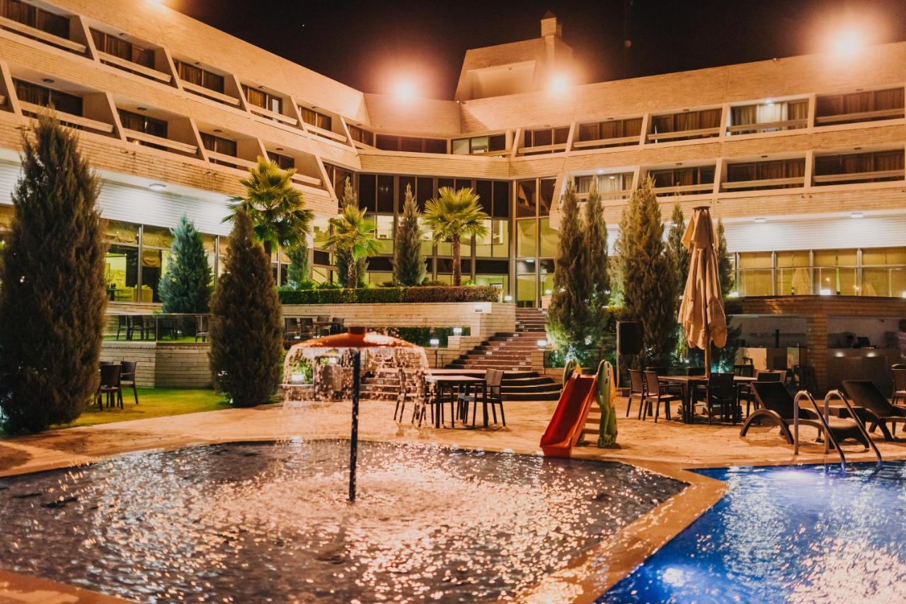 Ashur Hotel Dukhan Buitenkant foto