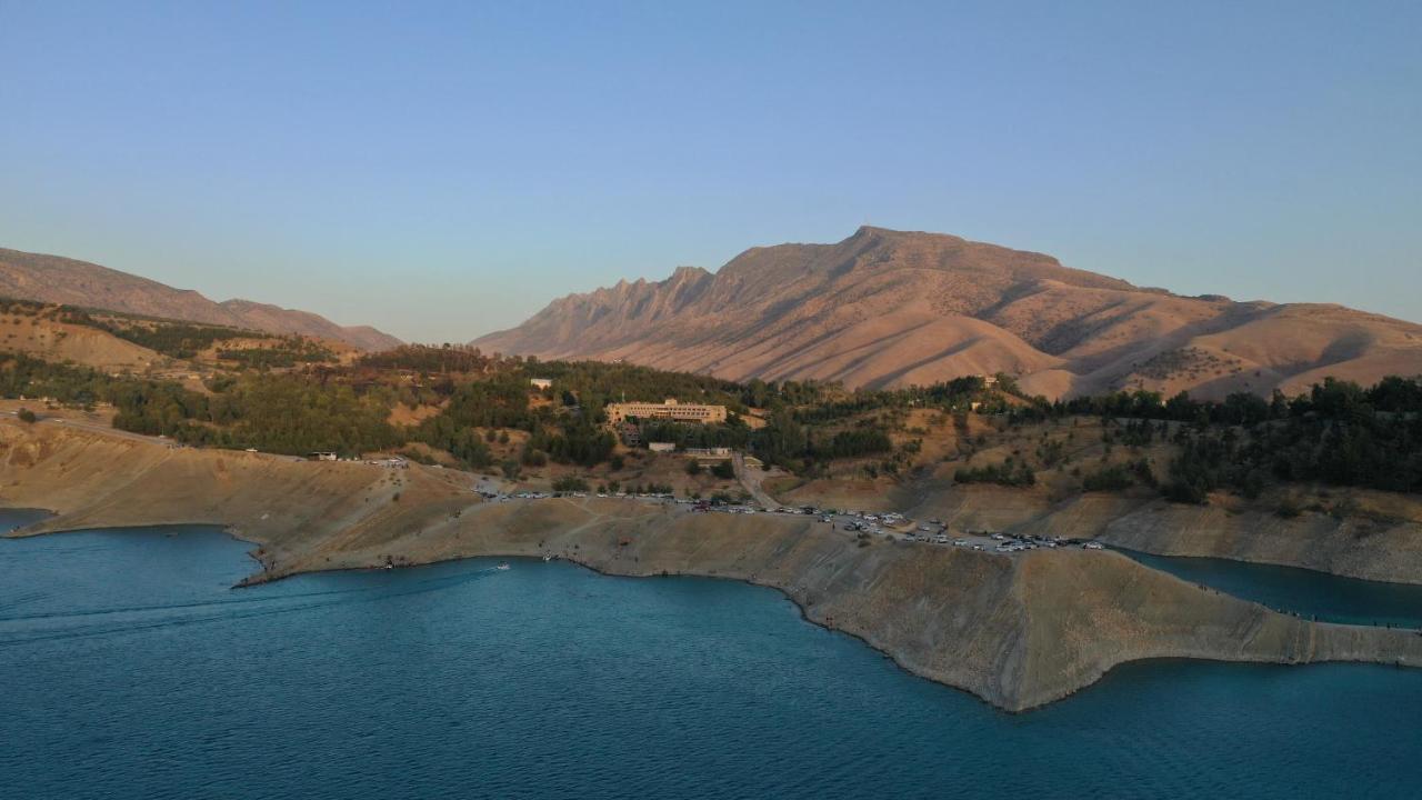 Ashur Hotel Dukhan Buitenkant foto