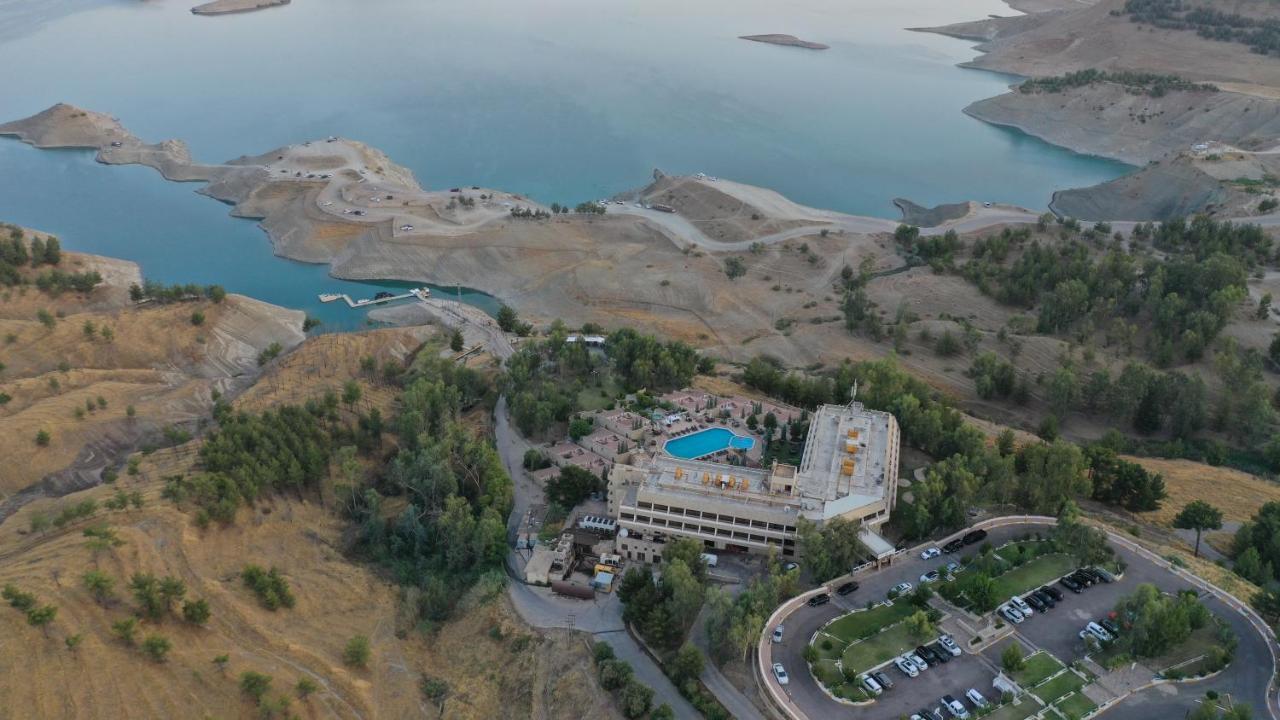 Ashur Hotel Dukhan Buitenkant foto