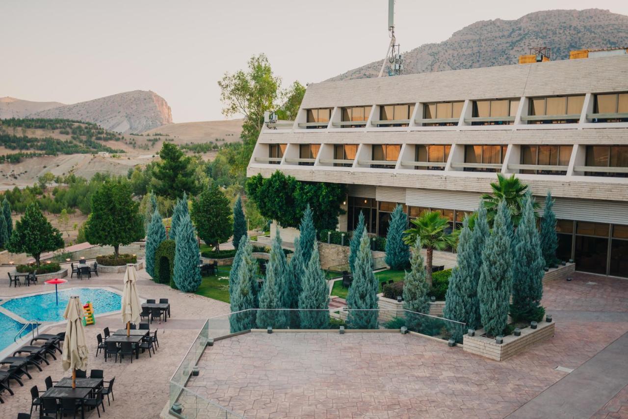 Ashur Hotel Dukhan Buitenkant foto