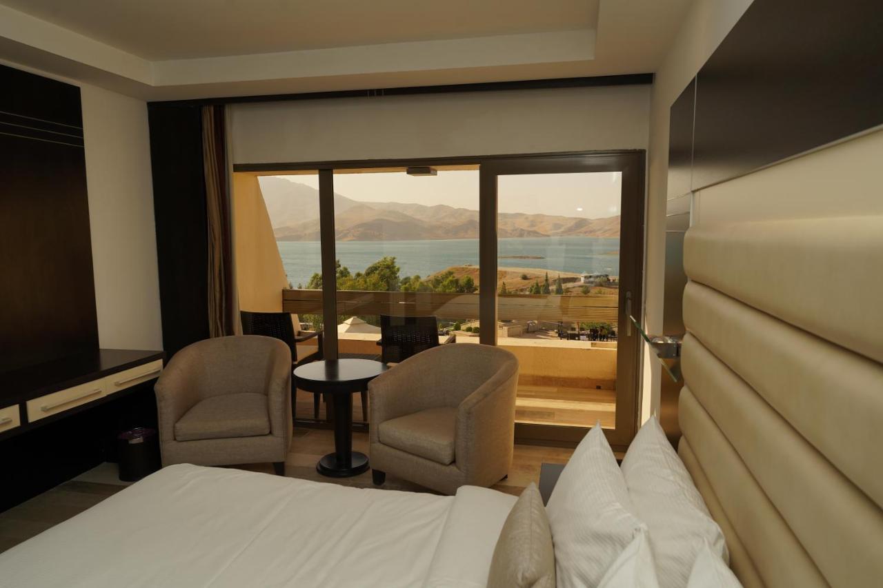 Ashur Hotel Dukhan Buitenkant foto