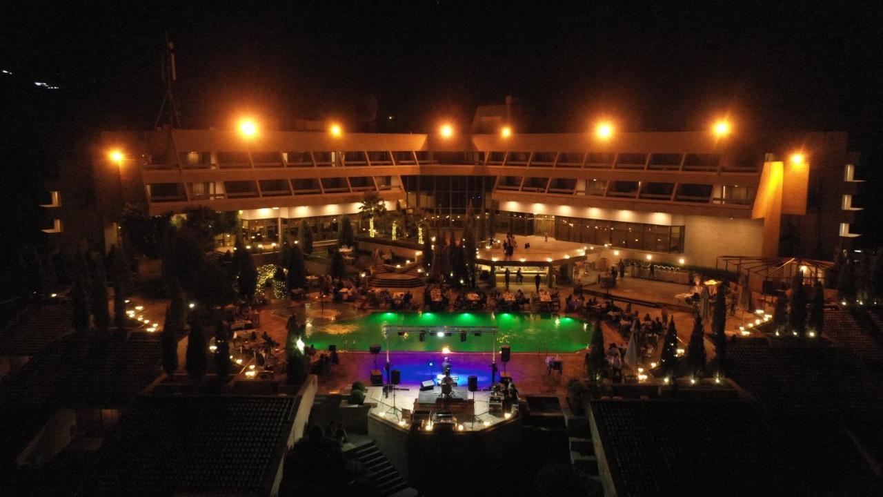 Ashur Hotel Dukhan Buitenkant foto