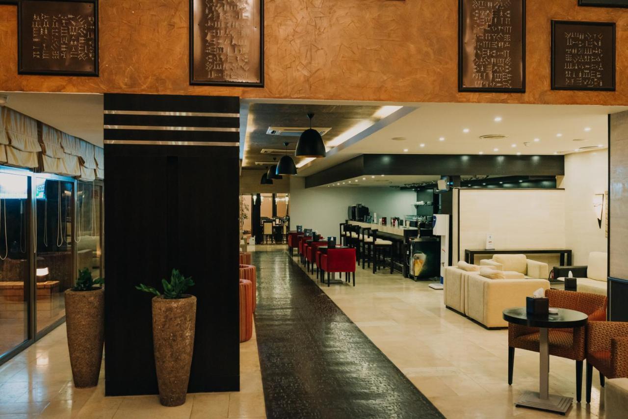 Ashur Hotel Dukhan Buitenkant foto