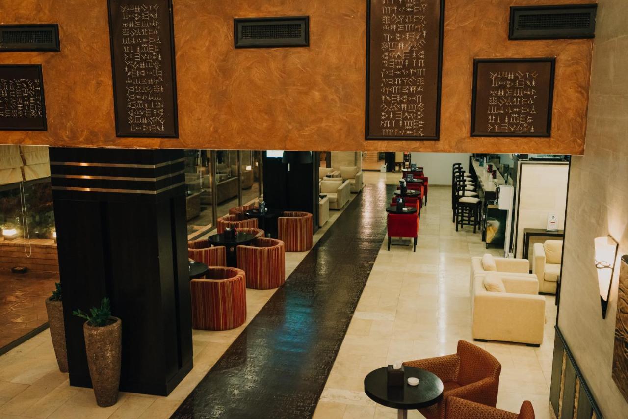 Ashur Hotel Dukhan Buitenkant foto