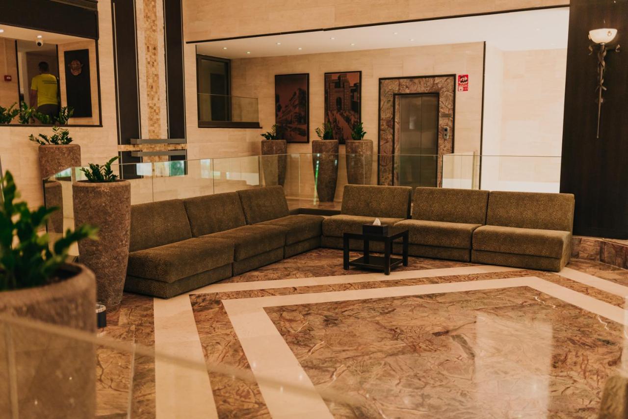 Ashur Hotel Dukhan Buitenkant foto