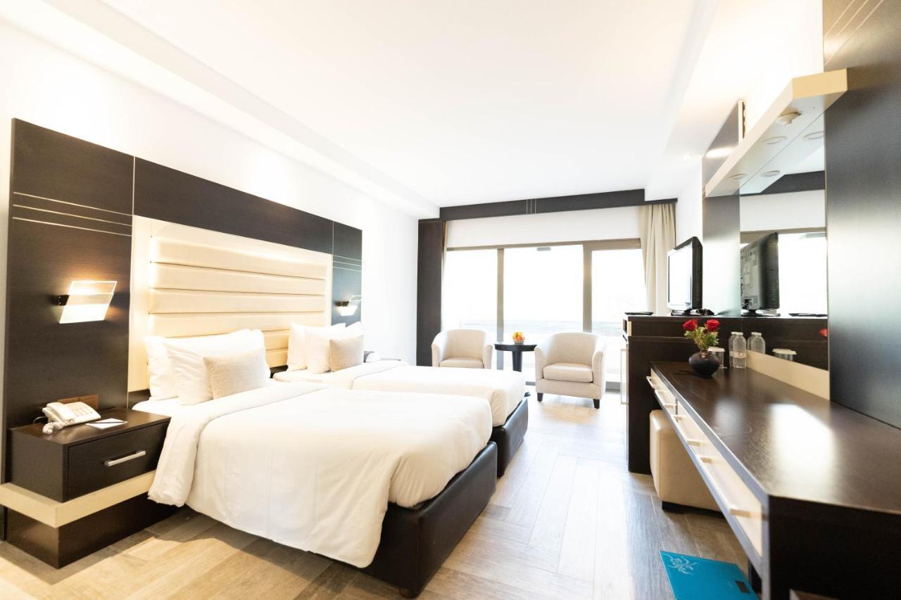 Ashur Hotel Dukhan Buitenkant foto